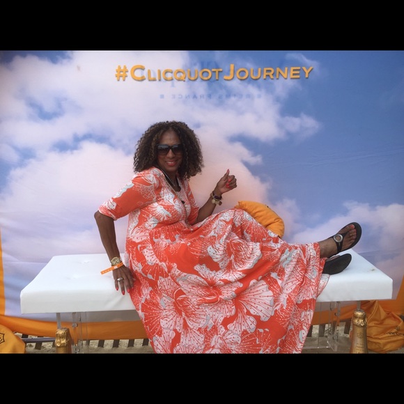 Meet your Posher, Linda - - Picture 2 of 4